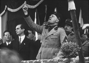 Bundesarchiv_Bild_102-09844,_Mussolini_in_Mailand